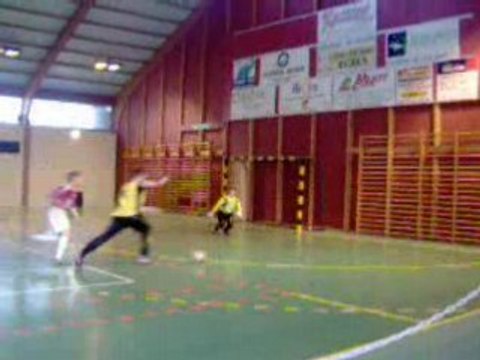 juju 11 ans aux tournoi de foot salle de senior