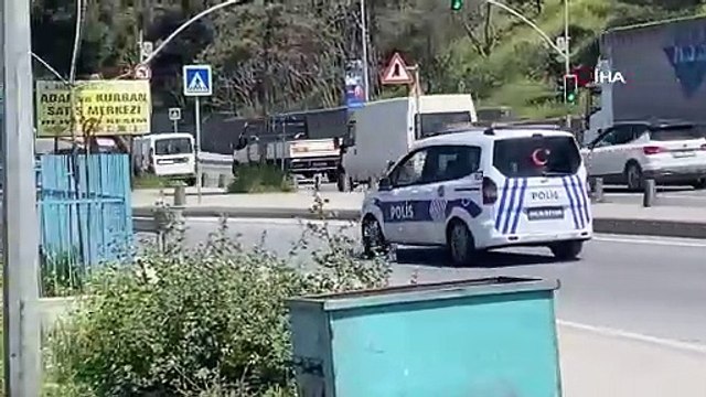 İstanbul’da iki genç araçta başlarından vurulmuş halde ölü bulundu