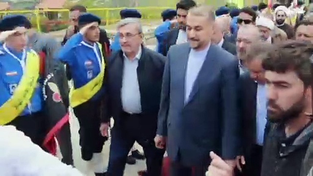 شاهد: وزير الخارجية الإيراني يزور الحدود اللبنانية مع إسرائيل