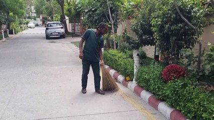 हड़ताल में बेफिक्र...लगाए अपने कर्मचारी, कचरा भी खुद उठवाते