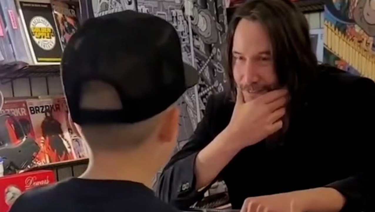 Adorable young YouTuber interviews Keanu Reeves at comic book signing