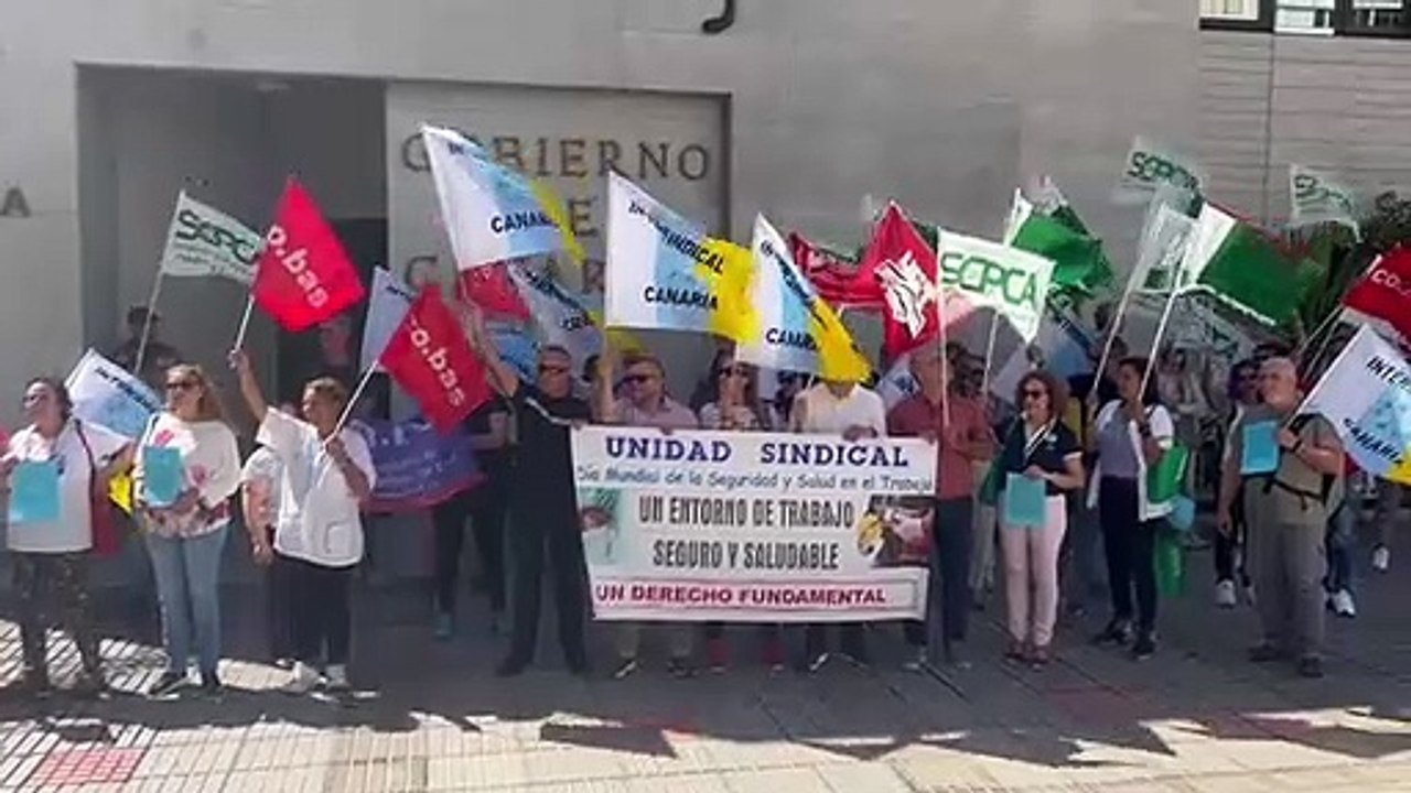 Concentración de trabajadores públicos del Gobierno de Canarias reclamando un Plan de Prevención de Riesgos Laborales