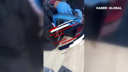 Kulaklığa saklanan uyuşturucu polisin gözünden kaçmadı