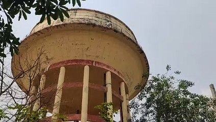 2 घंटे तक पार्षद पानी की टंकी पर चढ़ा, देखे वीडियो