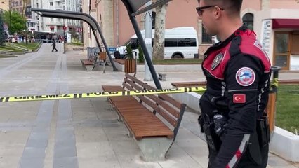 POLİSİ GÖRÜNCE BIRAKIP KAÇTIĞI ÇANTA FÜNYE İLE PATLATILDI