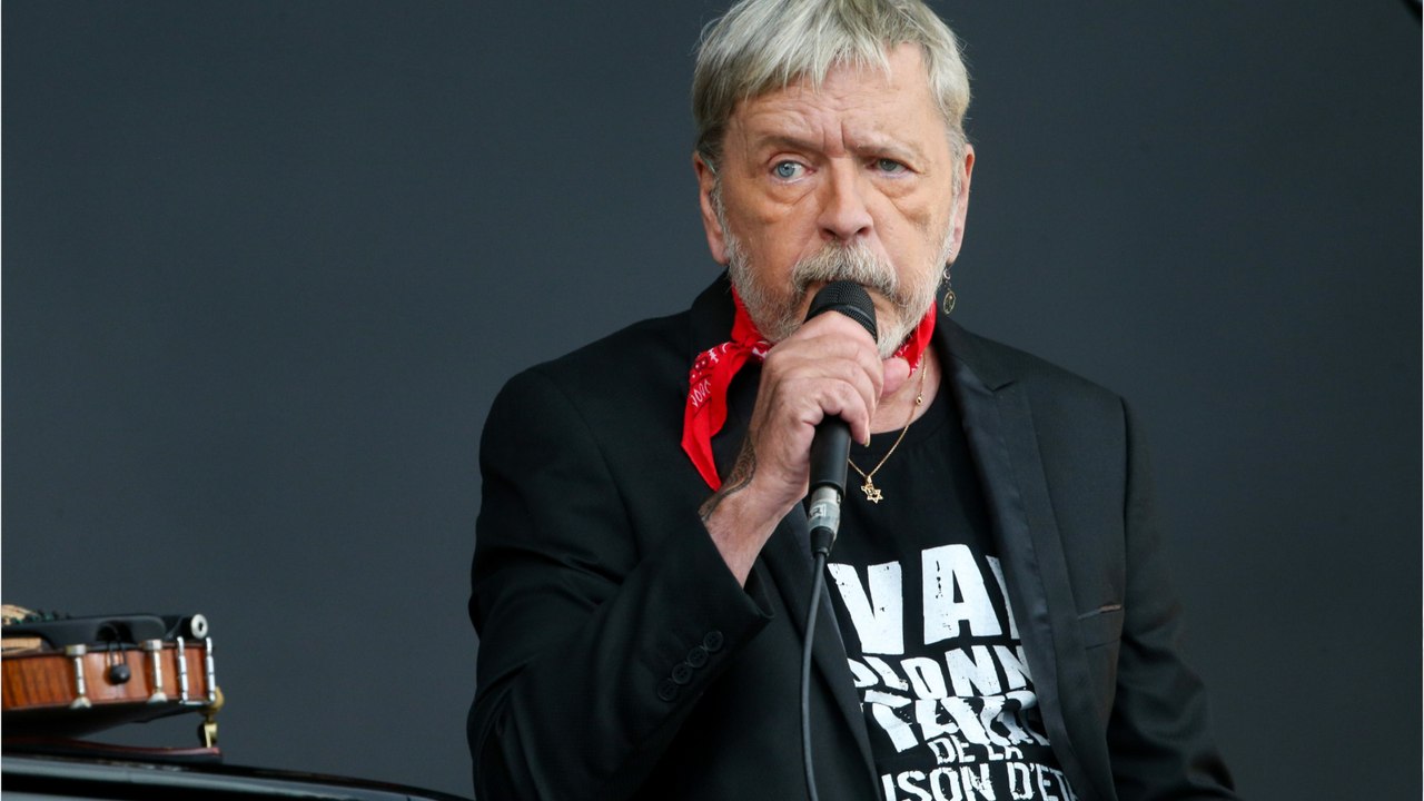 Voici - Renaud de retour sur scène : une vidéo du chanteur en concert inquiète particulièrement les fans