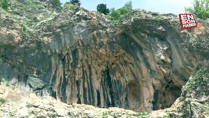 Kahramanmaraş'ta kırlangıçların kayalara yaptıkları yuvalar, depremde zarar görmedi