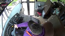 Estudiante héroe evita choque de autobús escolar