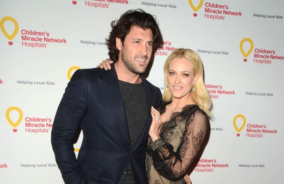 Maksim Chmerkovskiy y Peta Murgatroyd esperan un niño