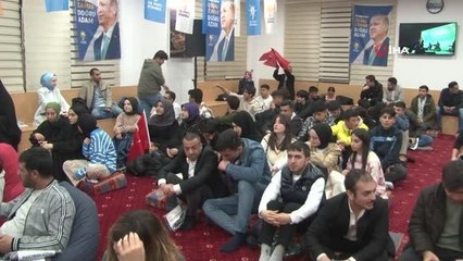 Bakan Soylu, Sultangazi'de gençlerle bir araya geldi