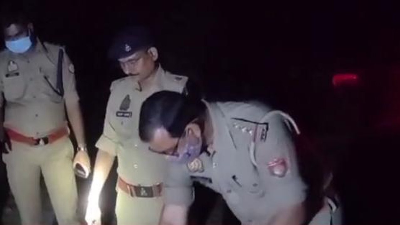 बदायूं:आपसी विवाद में एक भाई ने लगाई फांसी,वही दूसरे भाई का गोली लगा शव मिला