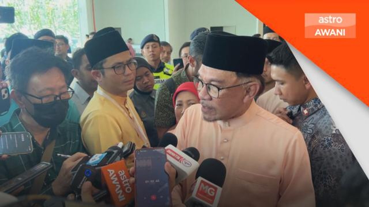 Anwar arah papan iklan Madani yang baharu untuk tidak lagi dipasang