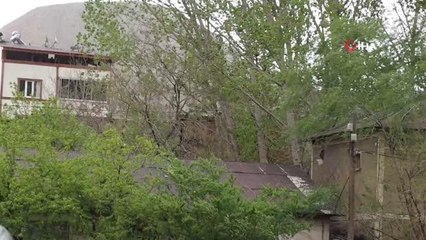 Oltu'da fırtına ve dolu etkili oldu