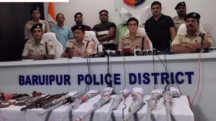 দঃ২৪পঃ প্রচুর আগ্নেয়াস্ত্র উদ্ধার ! অস্ত্র কারখানায় হানা দিতেই গ্রেফতার ২