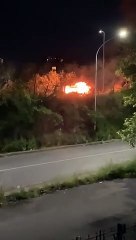 Roma, auto in fiamme