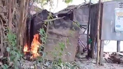 बांका: मध्य विद्यालय के समीप असामाजिक तत्वों ने दुकान के पास लगाई आग, देखें वीडियो
