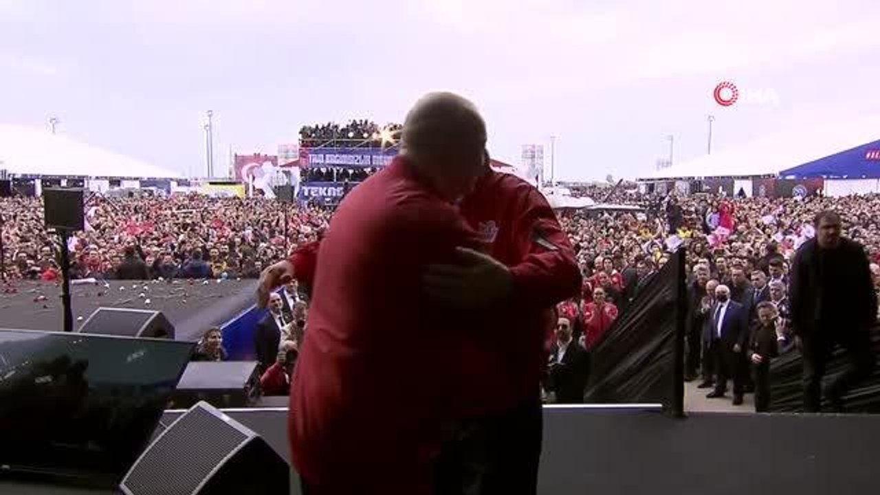 Cumhurbaşkanı Erdoğan: "BAYKAR asrın felakati karşısında sergilediği örnek duruşla bu milletin öz evladı olduğunu bir kez daha ortaya koydu."