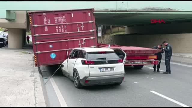SPOR Tır'ın dorsesi Anadolu Efes'te oynayan Bryant Dunston'ın aracının üzerine devrildi - 1