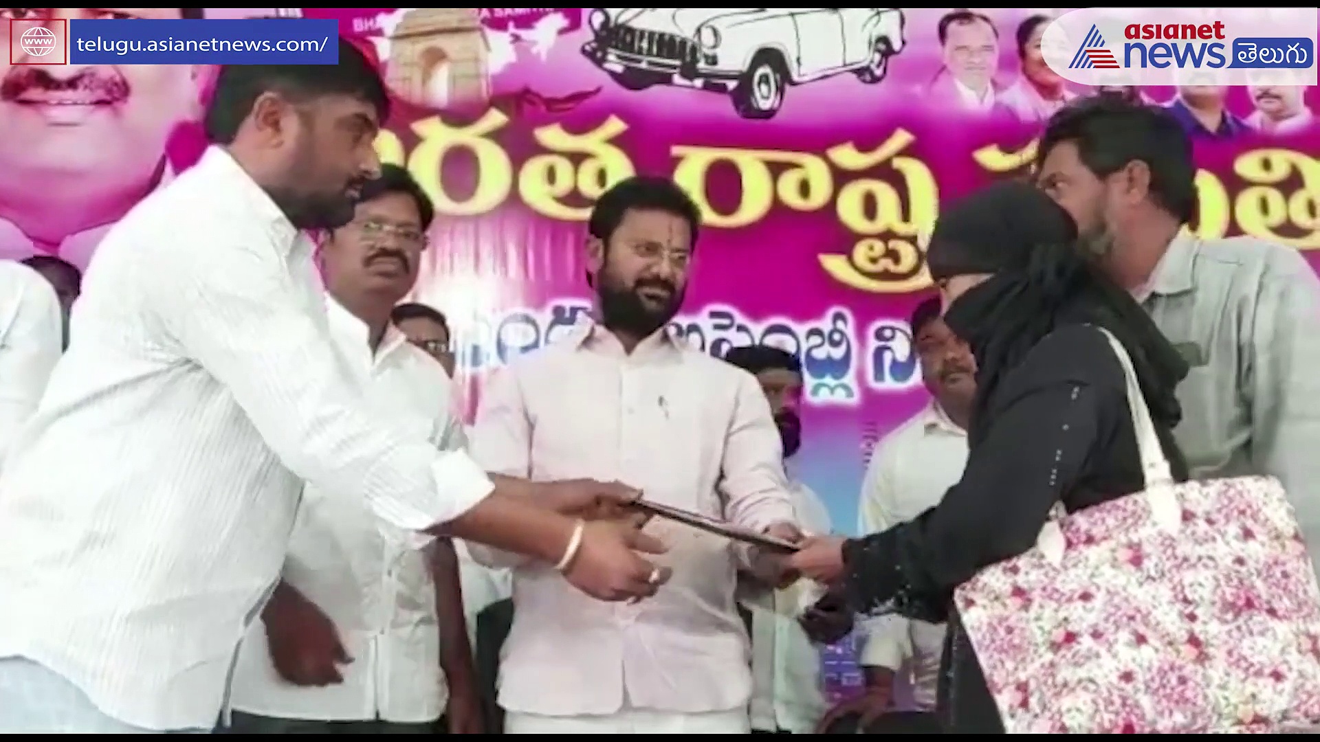 లబ్ధిదారులకు షాదీ ముబారక్  చెక్కులను అందచేసిన రామగుండం ఎమ్మెల్యే