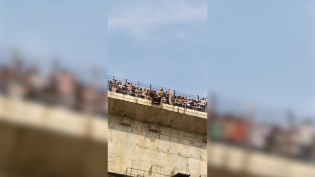 Inde: un policier sauve un jeune qui tentait de se suicider d'un pont