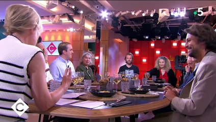 Anne-Elisabeth Lemoine, épuisée, au bord des larmes dans C à vous