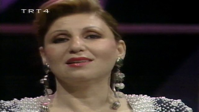 Muallâ Şentop / Hasretle yanan kalbime yetmez gibi derdim