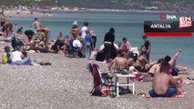 Antalya'da bahar sıcaklığı sahilleri doldurdu