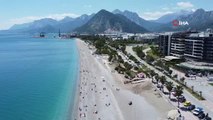 Turizm kenti Antalya'da hava sıcaklığı arttı, sahillerde yoğunluk oluştu