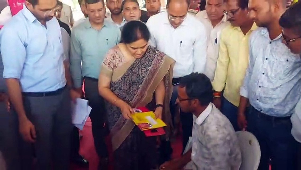 मुख्य सचिव ऊषा शर्मा ने किया महंगाई राहत कैम्प का निरीक्षण