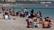 Antalya'da deniz sezonu açıldı: Plajlar doldu taştı