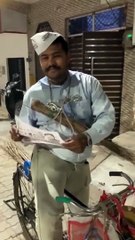 Viral Video : न कोई आगे न कोई पीछे,फिर भी चुनाव प्रचार में डटे हैं नेता जी