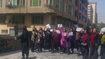 Protesta donne a Kabul contro riconoscimento del governo talebano