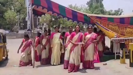 నిర్మల్: ప్రభుత్వం కళ్లు తెరవాలి.. కనికరించాలి