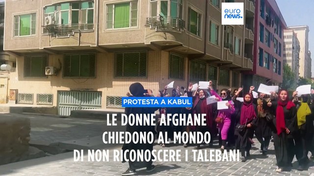 Afghanistan, in piazza le donne: No al riconoscimento del governo dei talebani