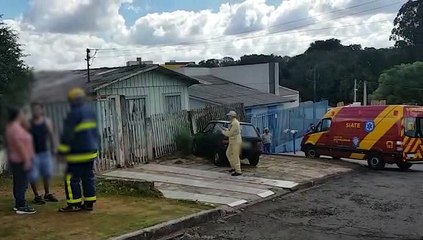 Uno bate em portão de residência no Parque São Paulo e motorista fica ferido