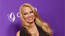 GALA VIDEO – Pamela Anderson, 55 ans : la star d’Alerte à Malibu toujours sublime en maillot de bain
