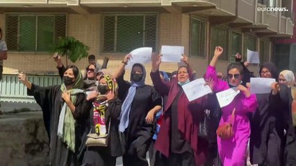 شاهد: أفغانيات يتظاهرن ضد اعتراف دولي محتمل بطالبان