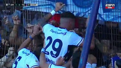 El tremendo cabezazo de Ivo Mammini y el grito de gol en el Bosque