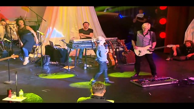 HELENE FISCHER — Hinter Und Den Kulissen | Helene Fischer: Farbenspiel Live Aus Dem Deutschen Theater München - (2013)