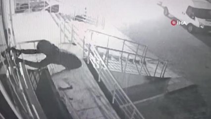 Depremzedelerin evini soyan hırsızlar önce kameralara sonra polise yakalandı