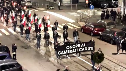 Milano, il saluto romano dei mille camerati che hanno commemorato Sergio Ramelli