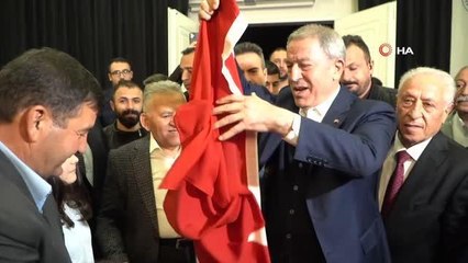 Bakan Akar: "Mehmetçik şu anda Zap'ta, Gabar'da, Gara'da. Teröristlerin barınakları, sığınakları başlarına yıkıldı"