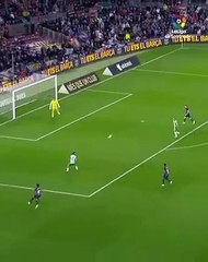 Lamine Yamal, a punto de marcar con el primer equipo del Barça