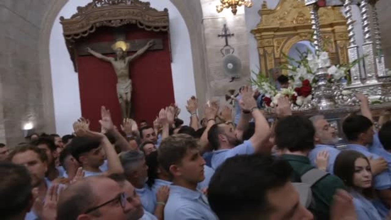 Sale en procesión la Virgen de la Cabeza de Andújar, una de las romerías más antiguas y multitudinarias de España
