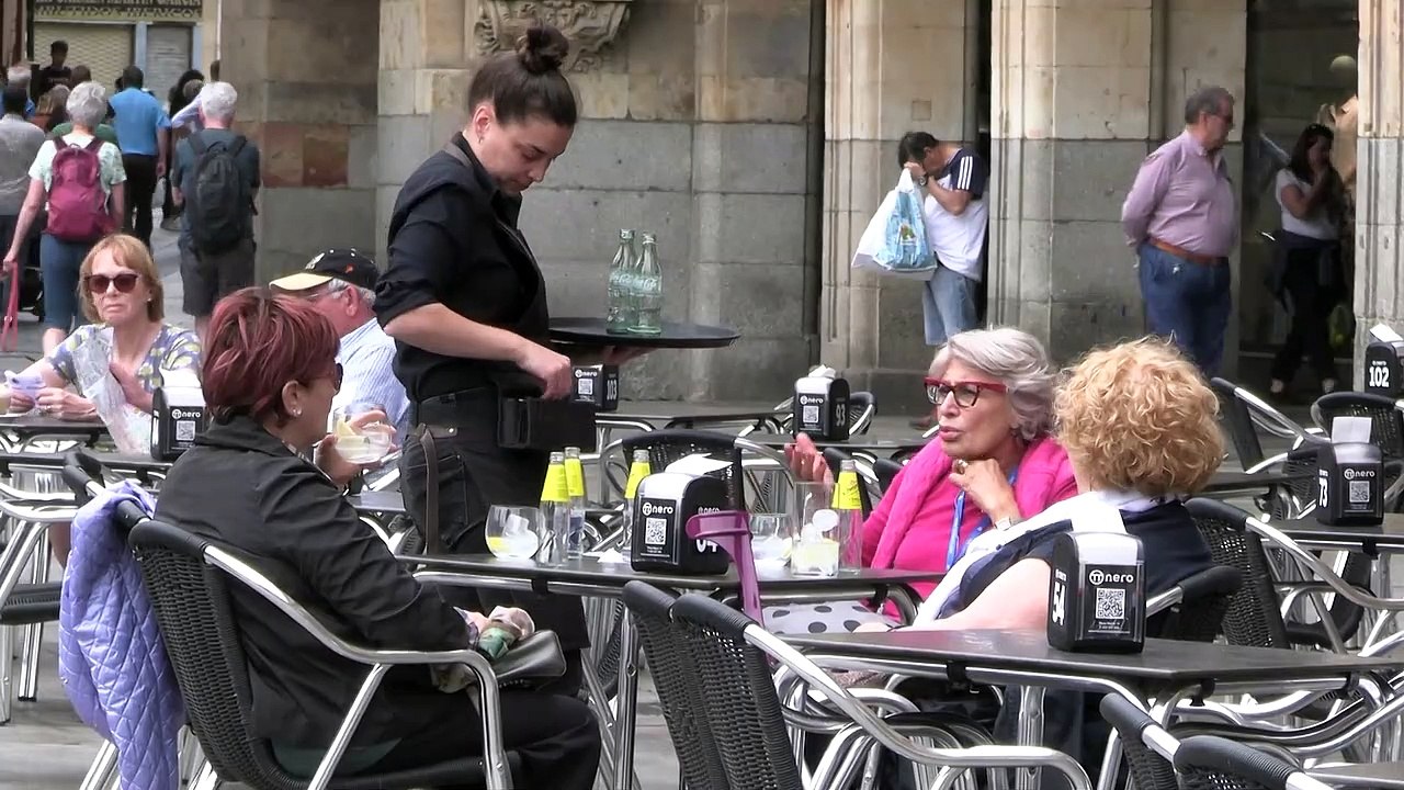 La plaza Mayor de Salamanca se prepara para la llegada de un nuevo medallón