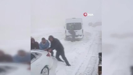 Palandöken geçidinde kar ve tipide mahsur kaldılar