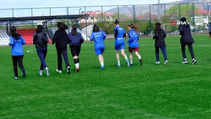 Erzincan'da kızların futbol tutkusu artıyor