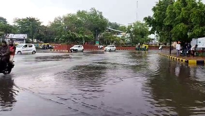 Video: इंदौर में हुई इतनी तेज बारिश की थम सा गया शहर