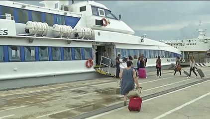 Mezzi veloci blu jet fermati dai rifiuti