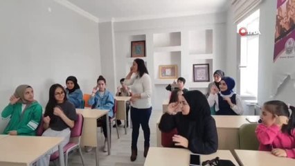 İşaret dili kursuna ilgi her geçen gün artıyor